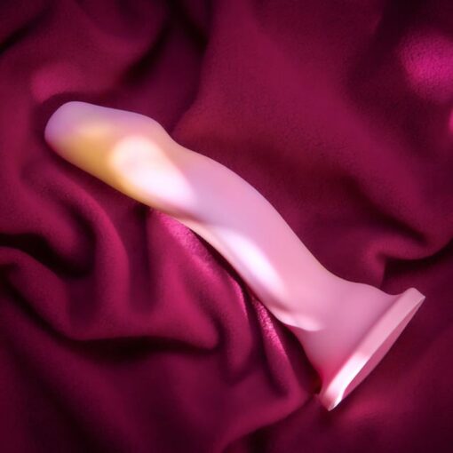 Avant Suns Out Pink Silicone Dildo - Image 2
